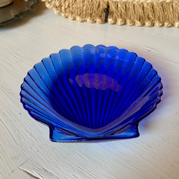 Vintage Arcopal Coquillage Cobalt Blue Glass Shell Plate | France - Picture 6 of 8